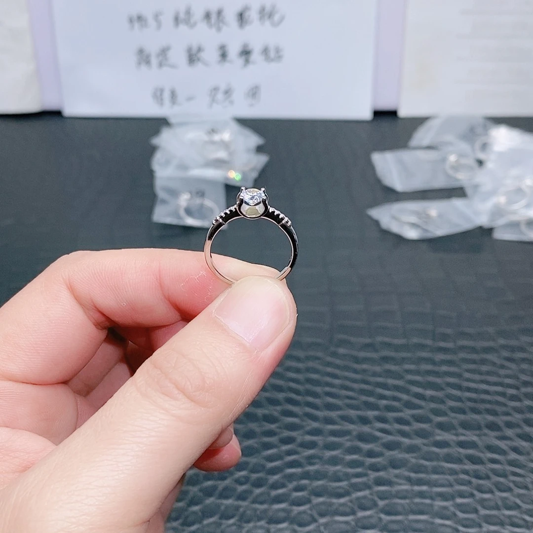 合成碳硅石925银小蛮腰牛头1克拉16码