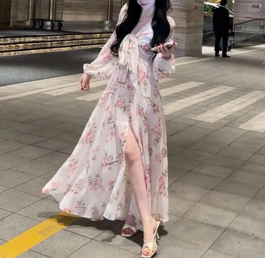 v领绑带春夏新款连衣裙收腰显瘦设计感高级感法式碎花开叉仙女裙