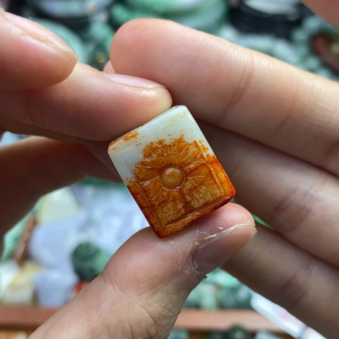 翡翠未镶嵌颈饰楠*