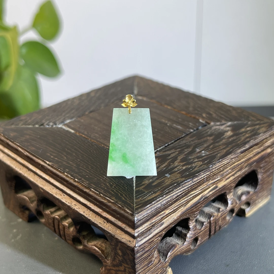 JYA05-33  天然缅甸A货翡翠  18K扣头无事牌