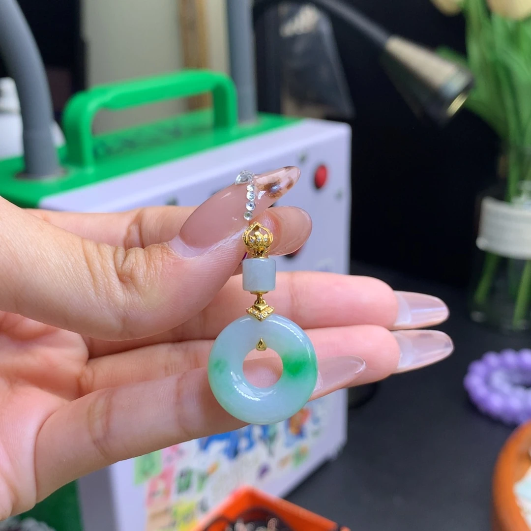 翡翠18K金镶嵌颈饰