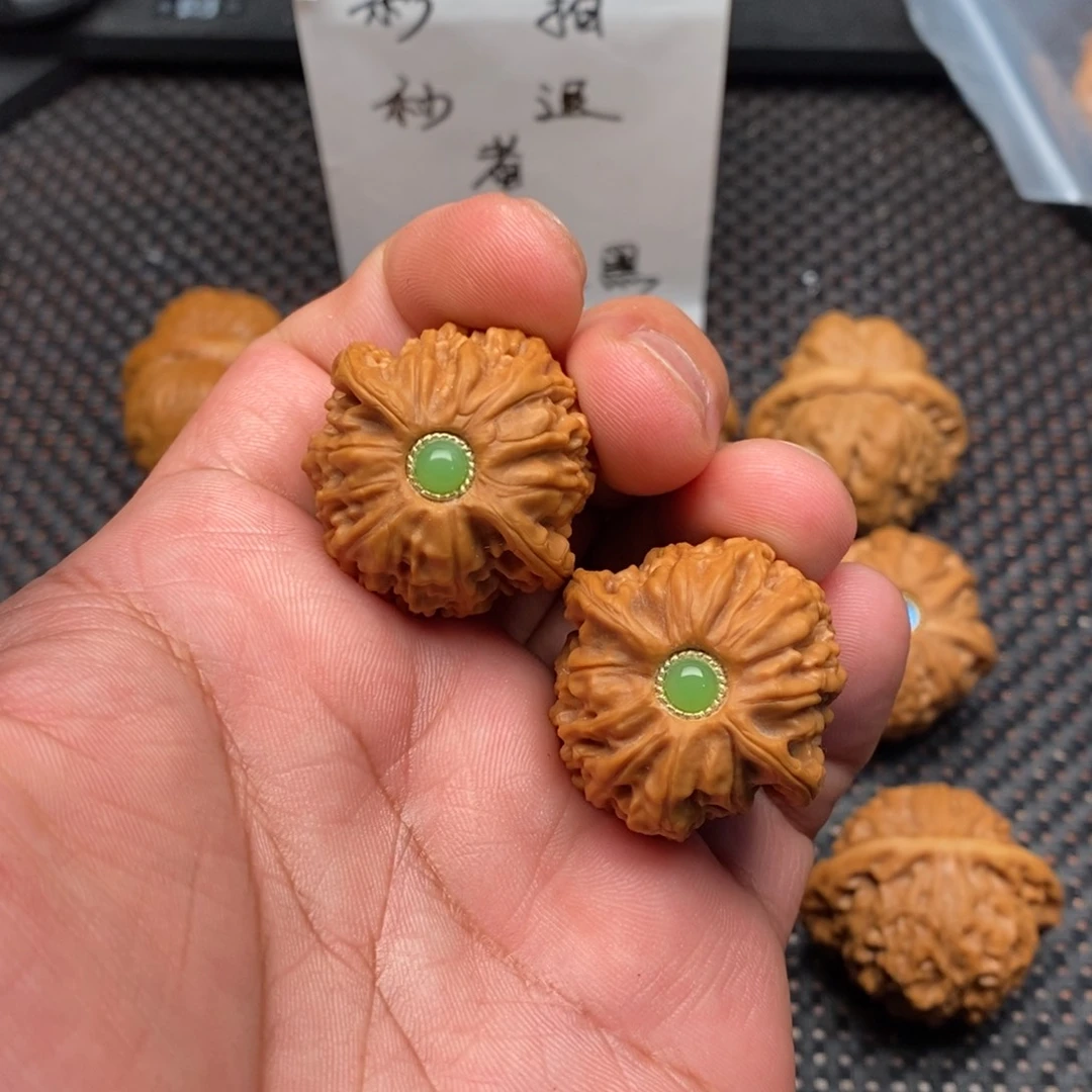 文玩核桃把件龙珠33尺镶嵌款