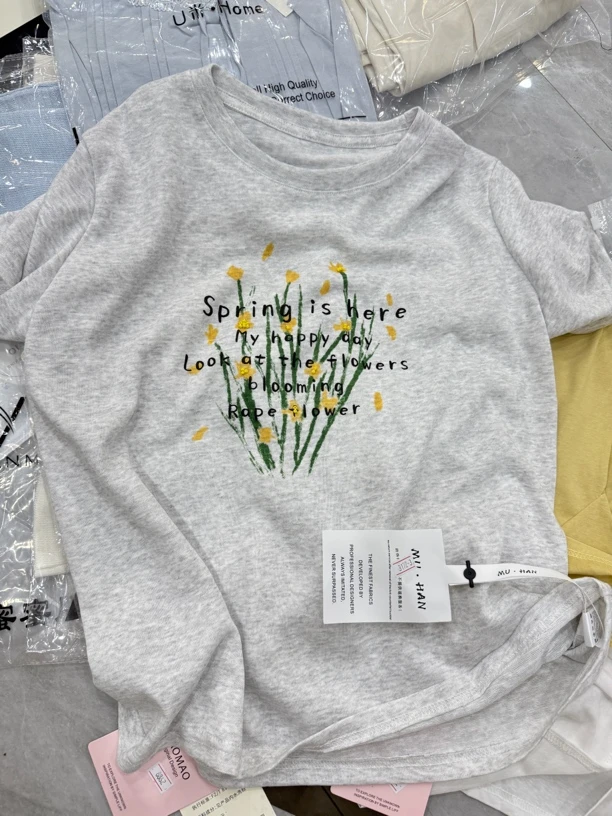 炸款～韩代花朵印花钉珠短袖T恤衫31723