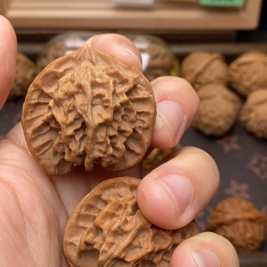 人***风把件文玩核桃三棱41