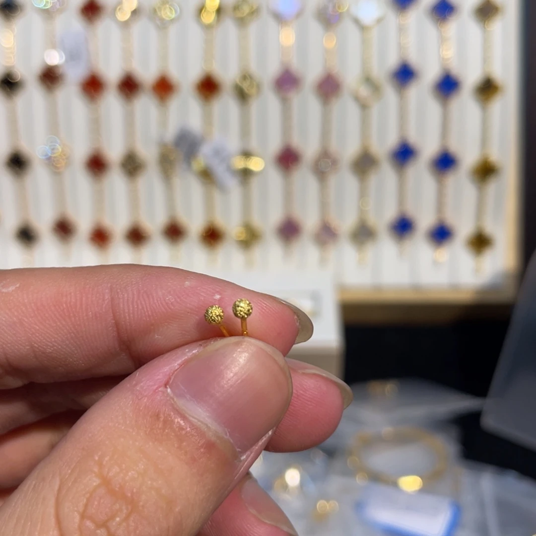 足银磨砂珠珠耳钉