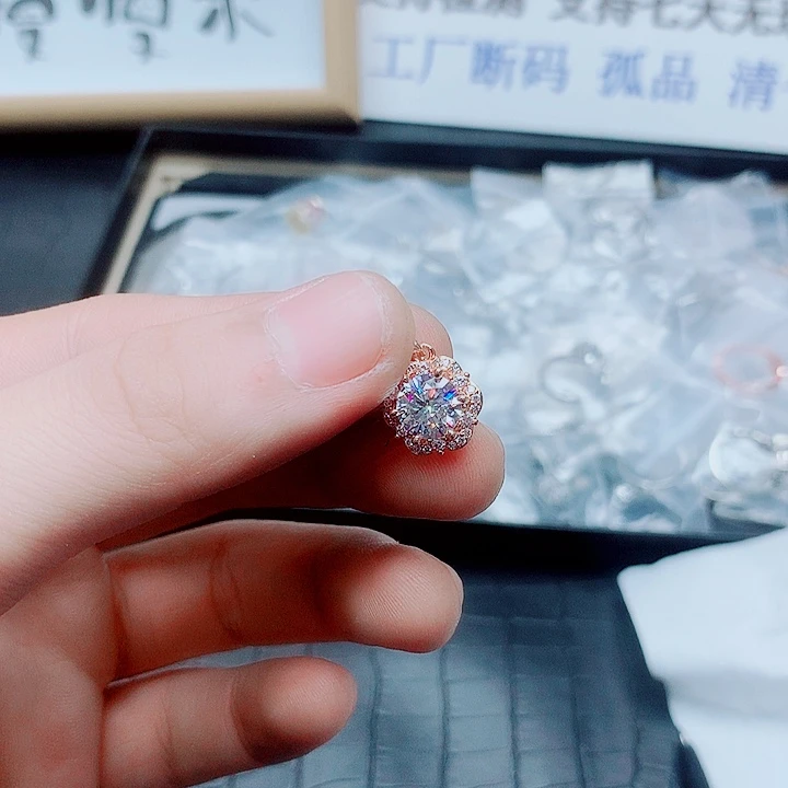 足银合成碳硅石艾莎公主吊坠