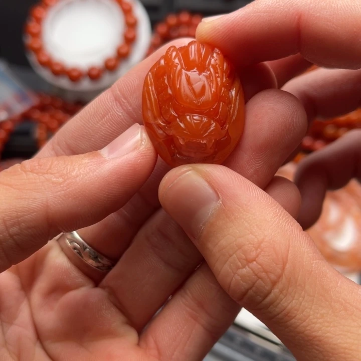 未镶嵌多样性发货默认微瑕称重12.8克南红玛瑙