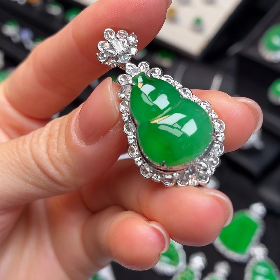 翡翠18K金镶嵌颈饰