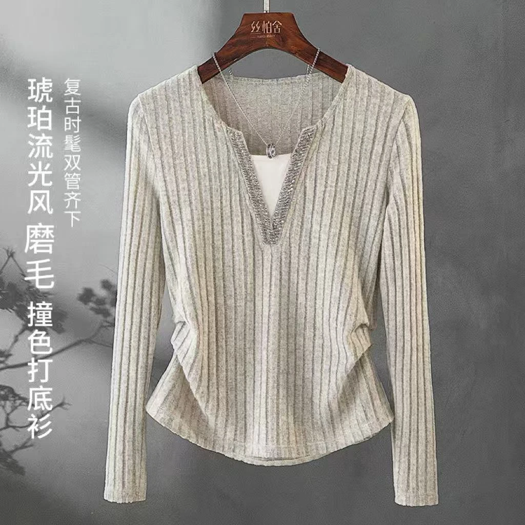 2025秋冬高档次轻奢钉珠小V领假两件气质上衣设计感折折收腰显瘦