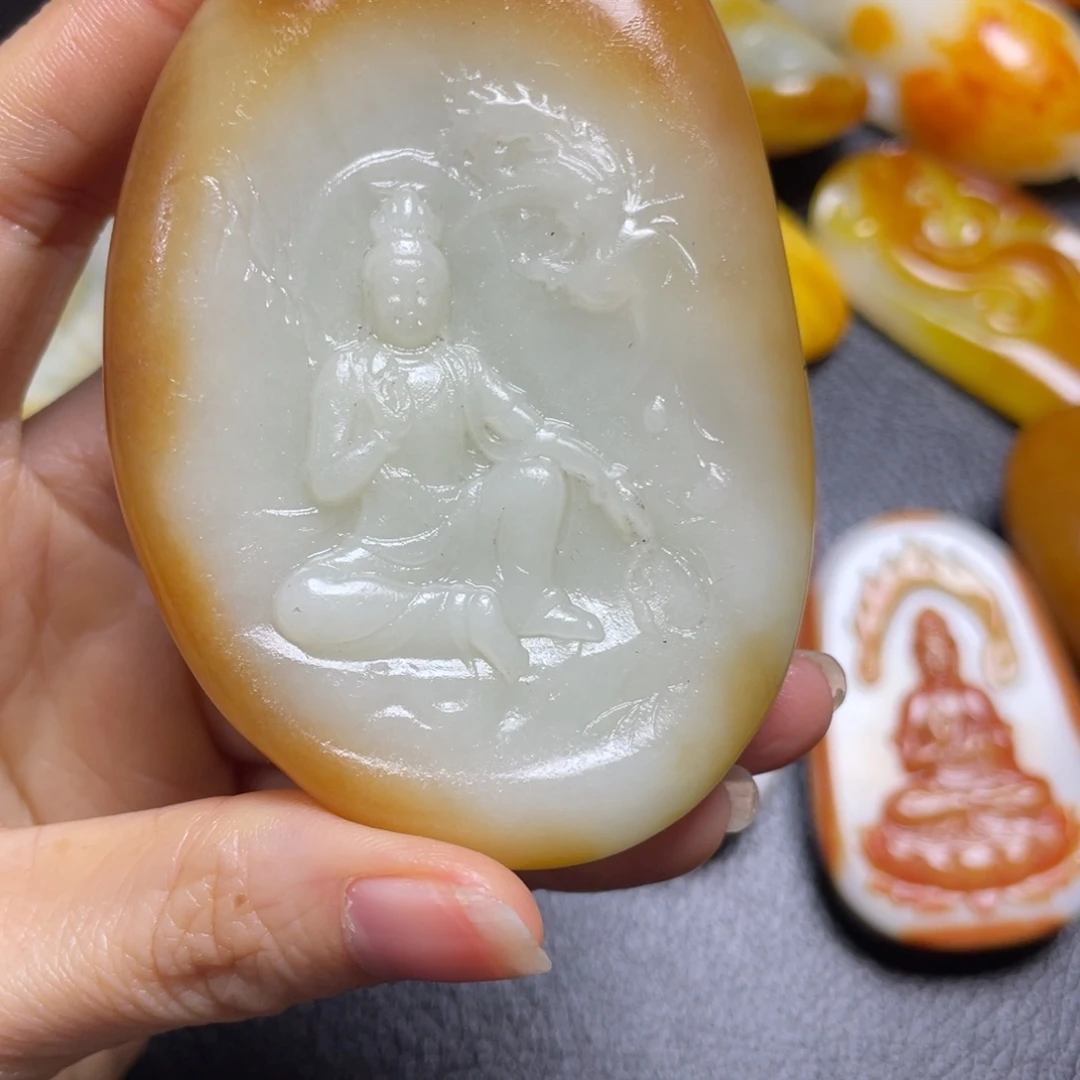 快***生和田玉未镶嵌颈饰