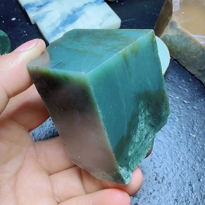 和田玉（糖玉）未镶嵌珠宝奇石
