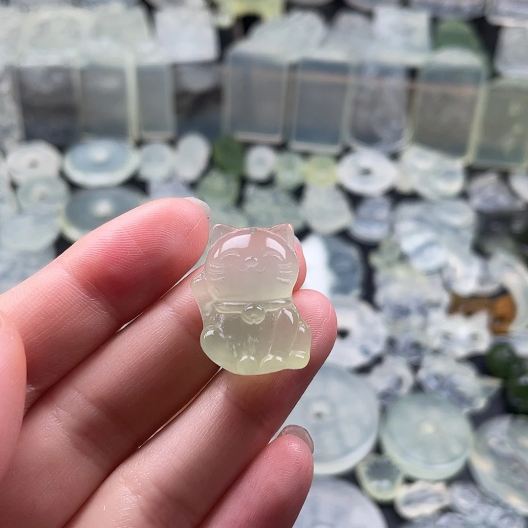 岫玉未镶嵌颈饰招财猫