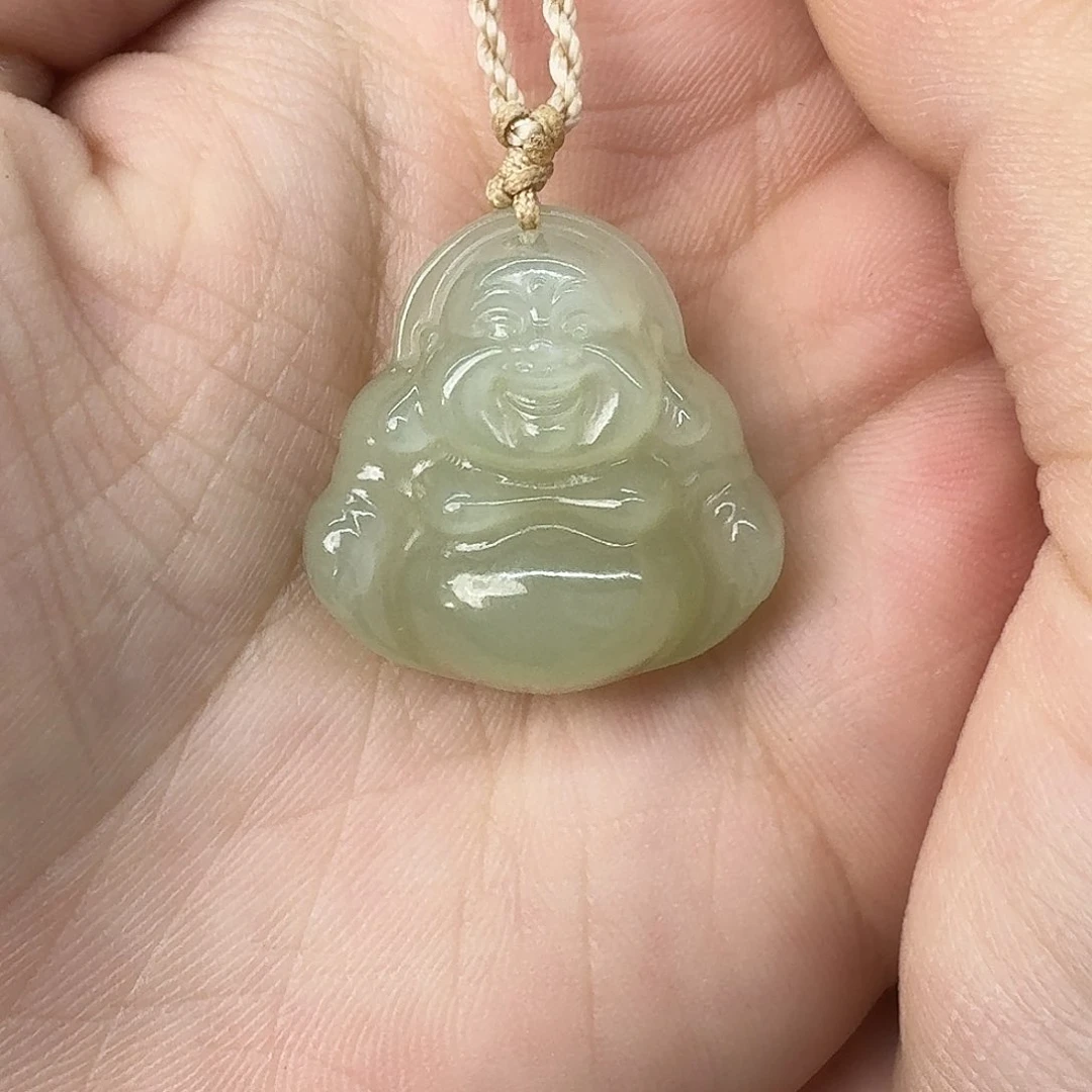 颈饰未镶嵌和田玉佛****?