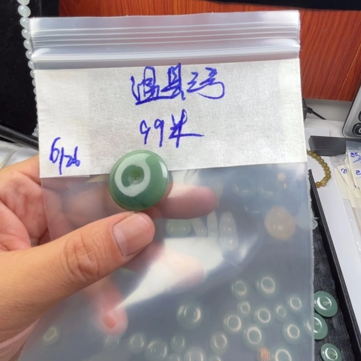 温***哥定制翡翠未镶嵌天然缅甸翡翠吊坠