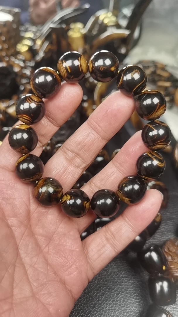 血柳1.0一3.0单圈手串，纹理多样发其一