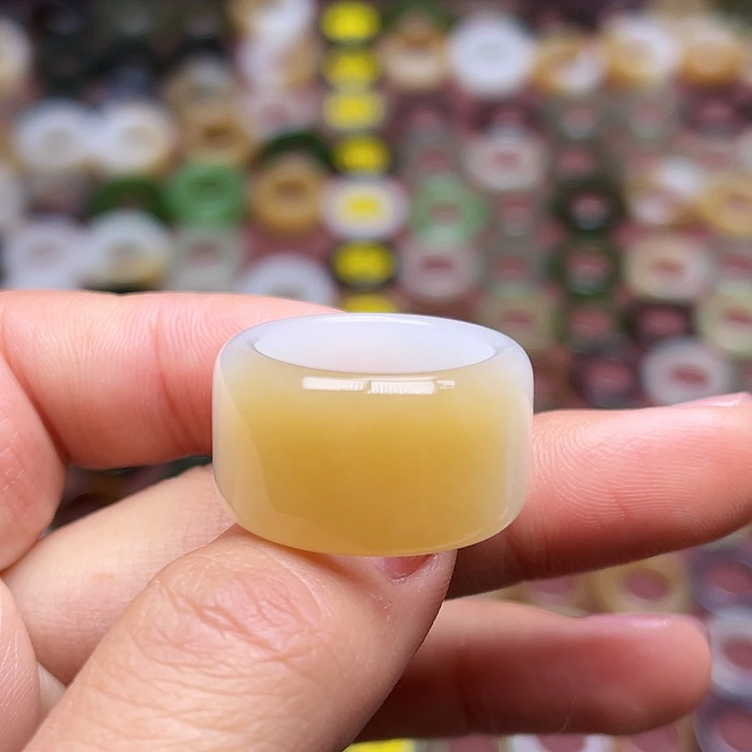 和田玉戒指未镶嵌18内径 17码一口黄金糖