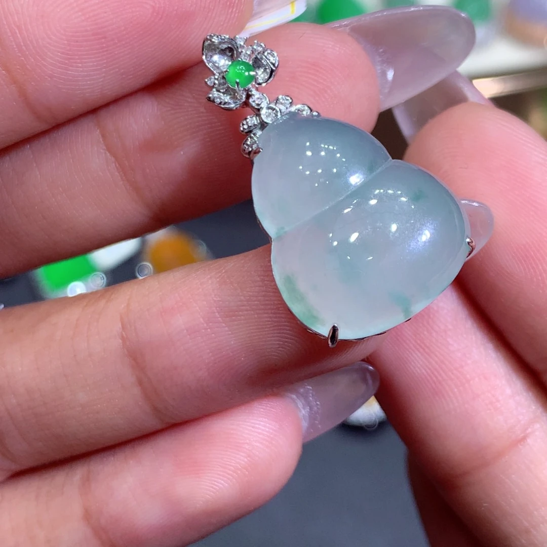 翡翠吊坠(赠链)18K金镶嵌