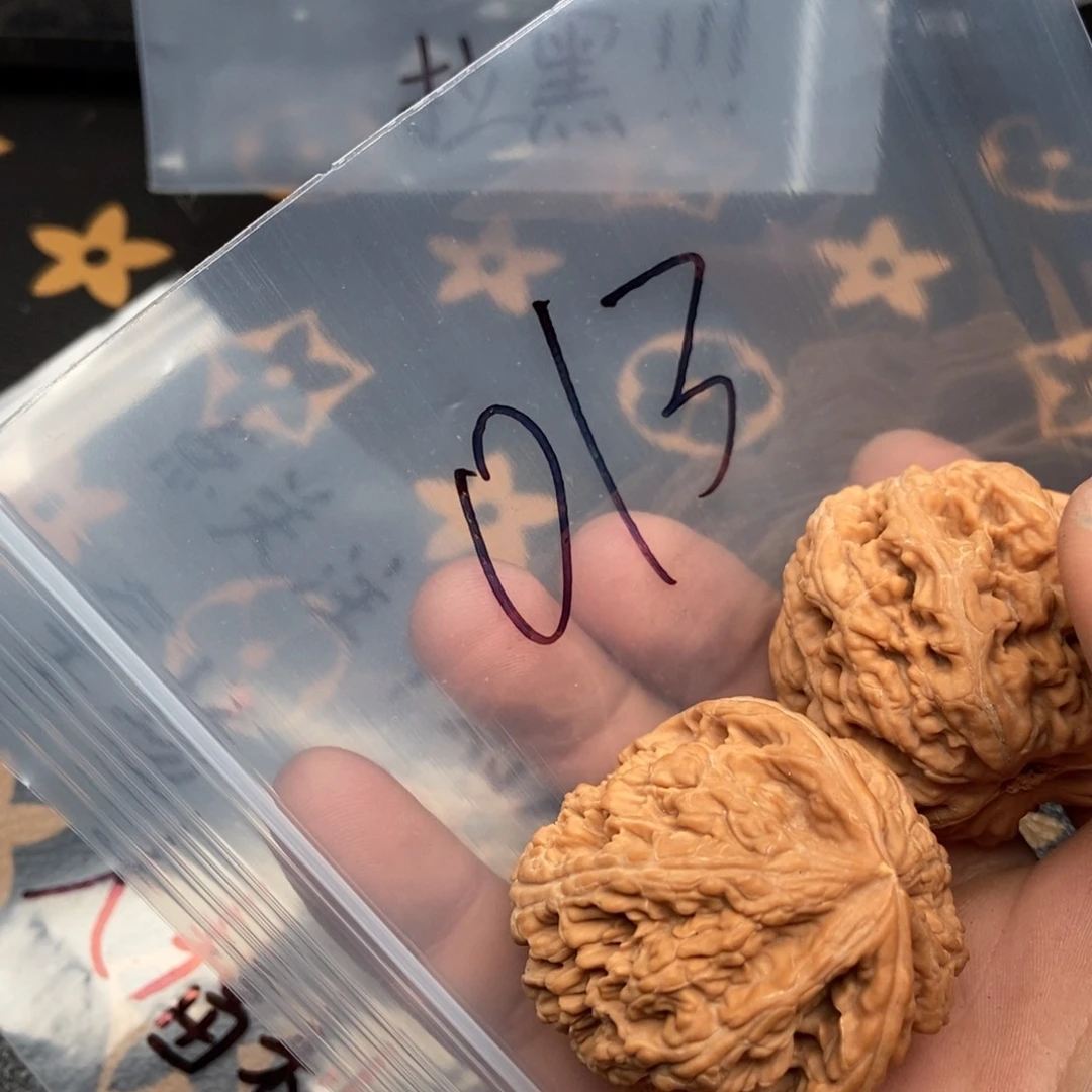 文玩核桃吊坠粗筋