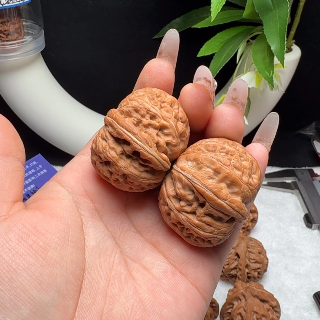 y***.文玩核桃把件42元宝