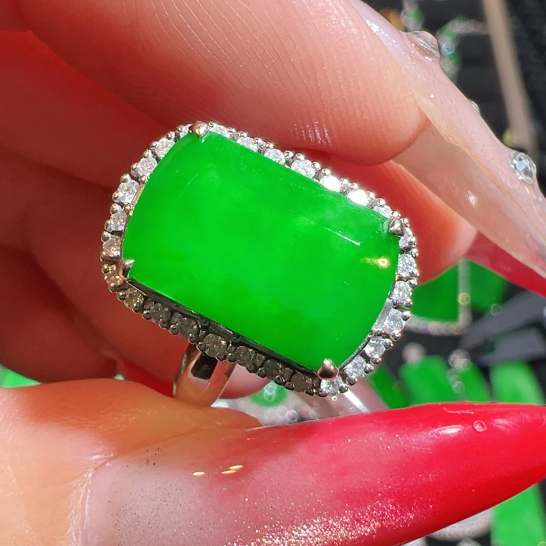 颈饰18K金镶嵌翡翠