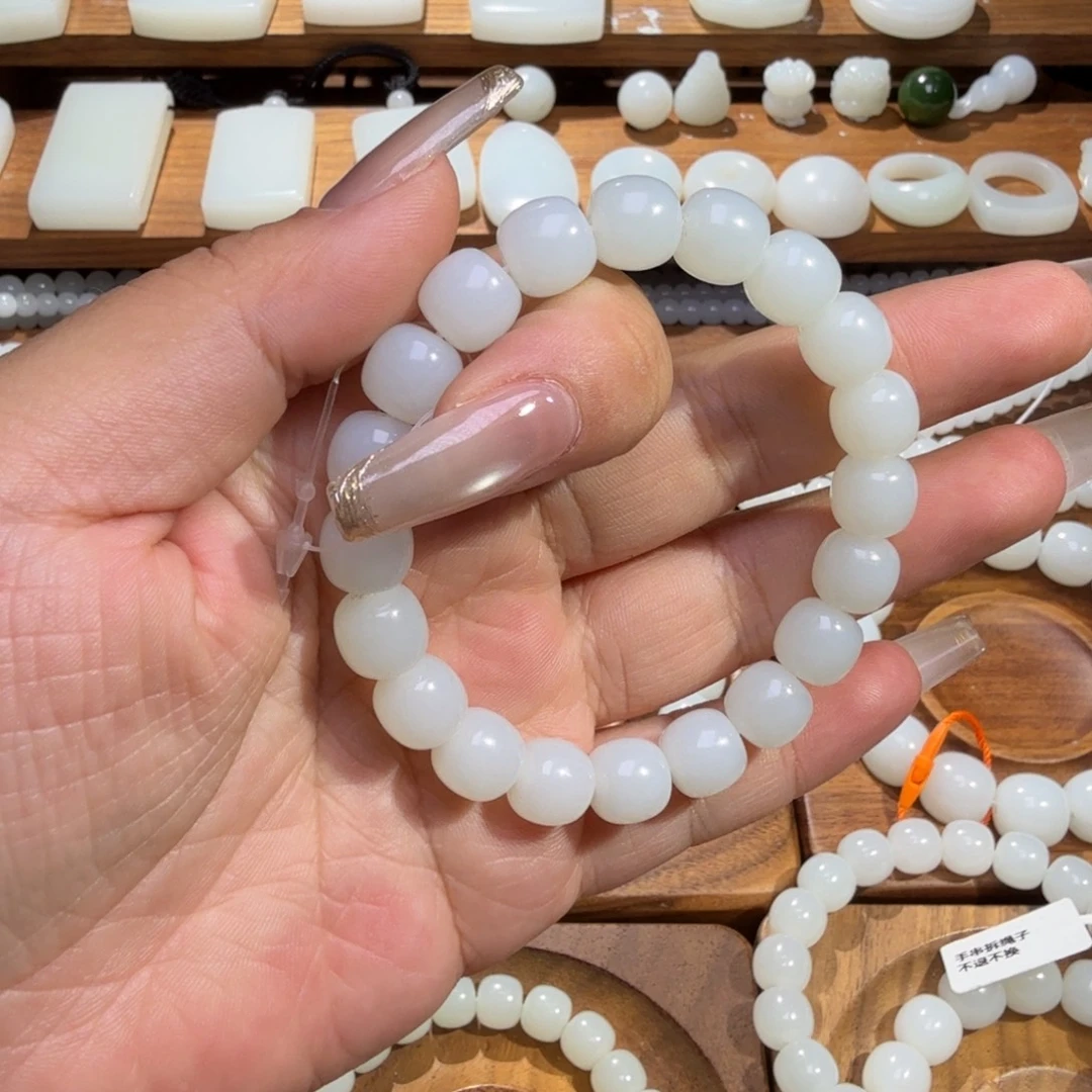 丁***3和田玉未镶嵌颈饰