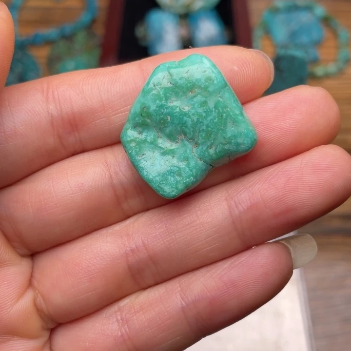 绿松石未镶嵌颈饰