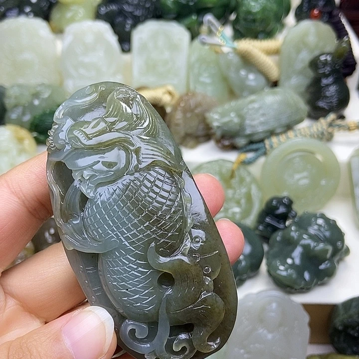 和田玉未镶嵌颈饰