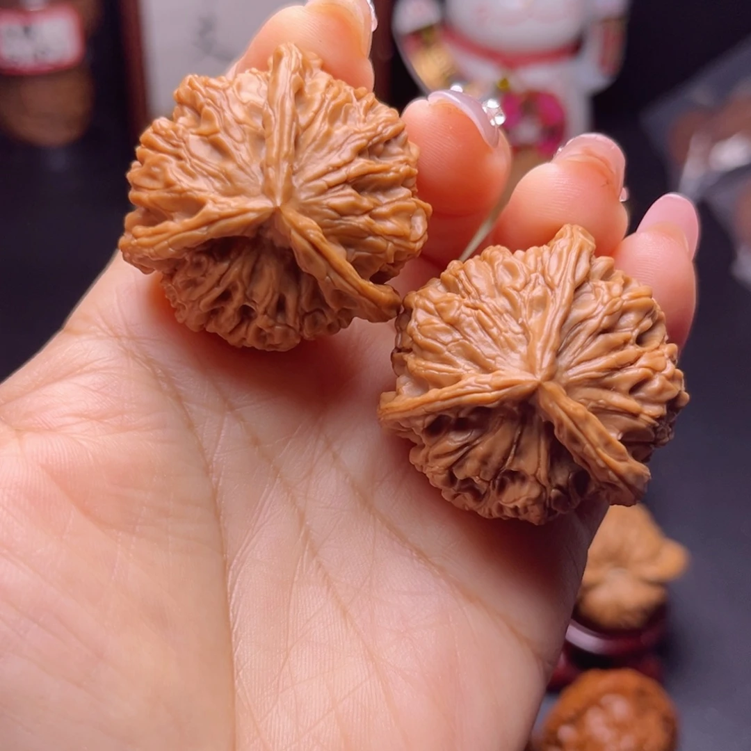 文玩核桃吊坠肉球款野牛三棱