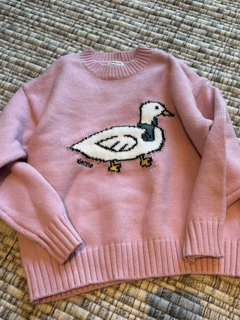 【张静芝】提花卡通鸭子粉色圆领毛衣