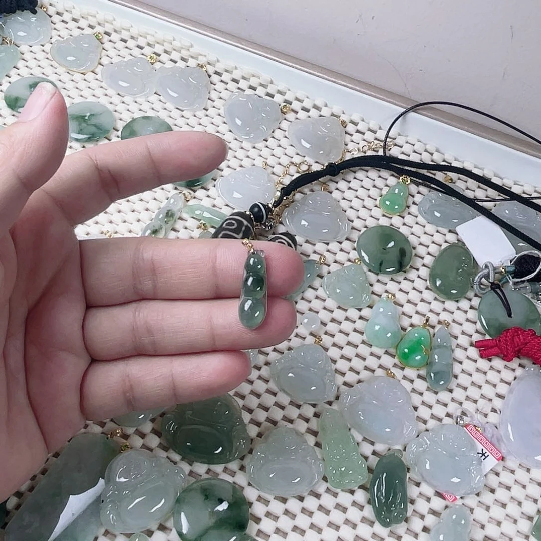 翡翠颈饰18K金镶嵌福豆