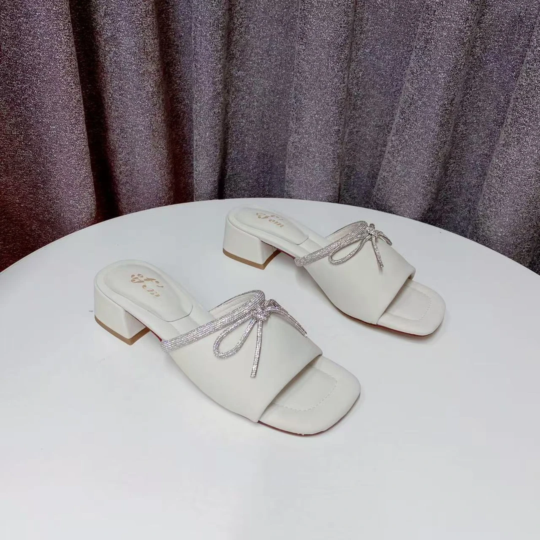 C4430 米白色  夏季时尚舒适低跟露趾一字拖鞋