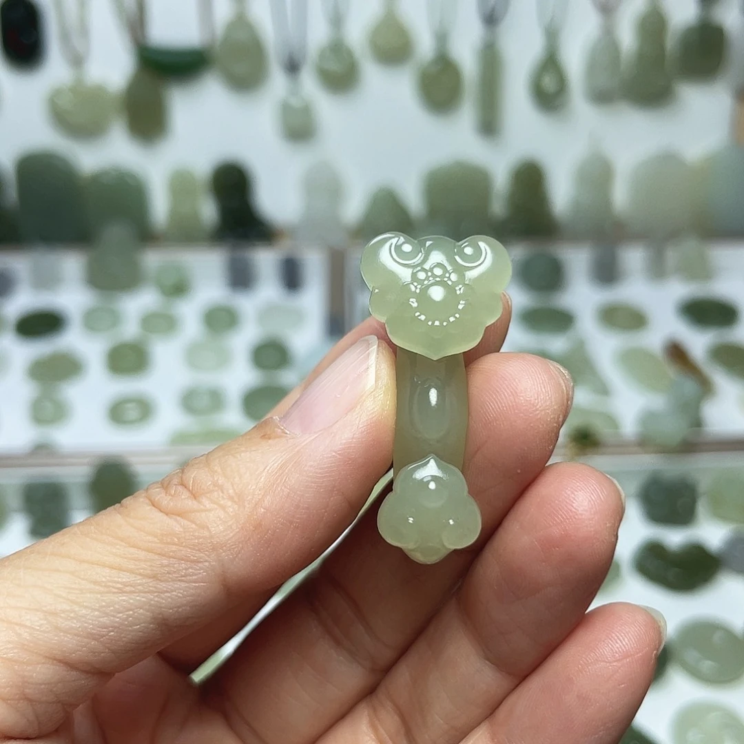 颈饰未镶嵌和田玉（翠青玉）