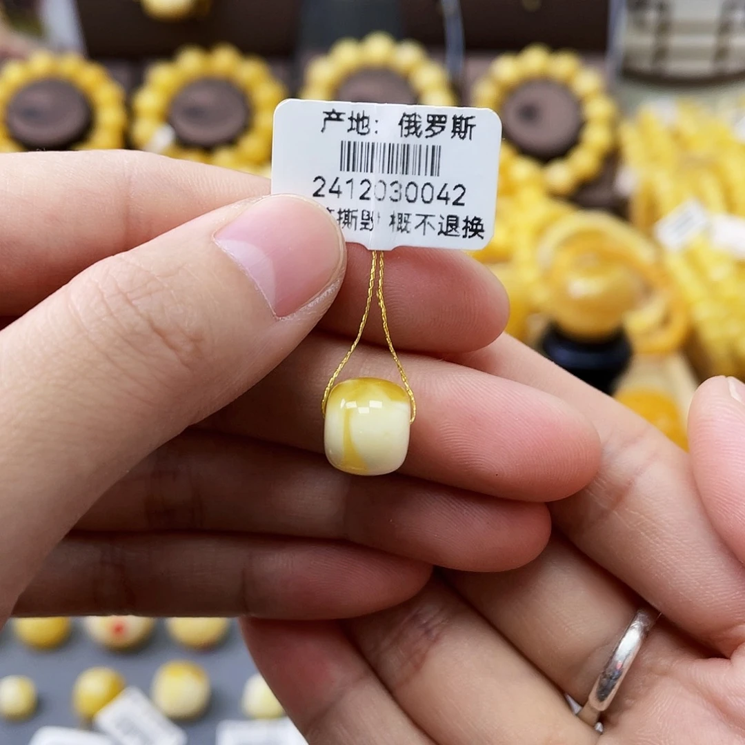 未镶嵌琥珀珠宝奇石老型10.7*9.2mm金瓷白溶洞 小皮色