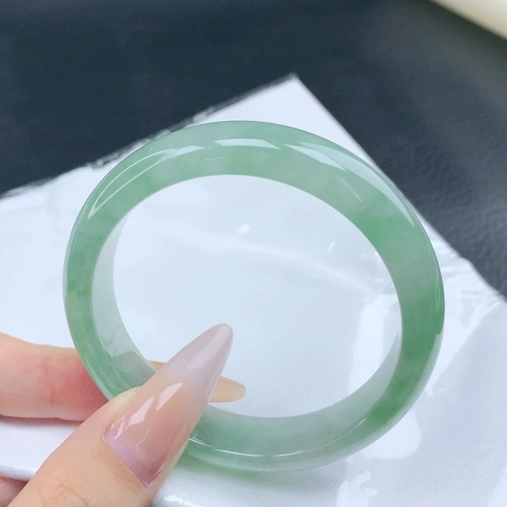 翡翠手镯未镶嵌54-55圈口
