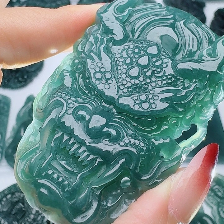 颈饰未镶嵌翡翠天然的A货翡翠多样性发其一