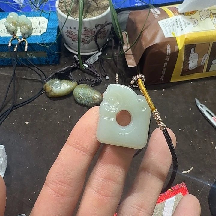 未镶嵌和田玉（糖玉）车挂