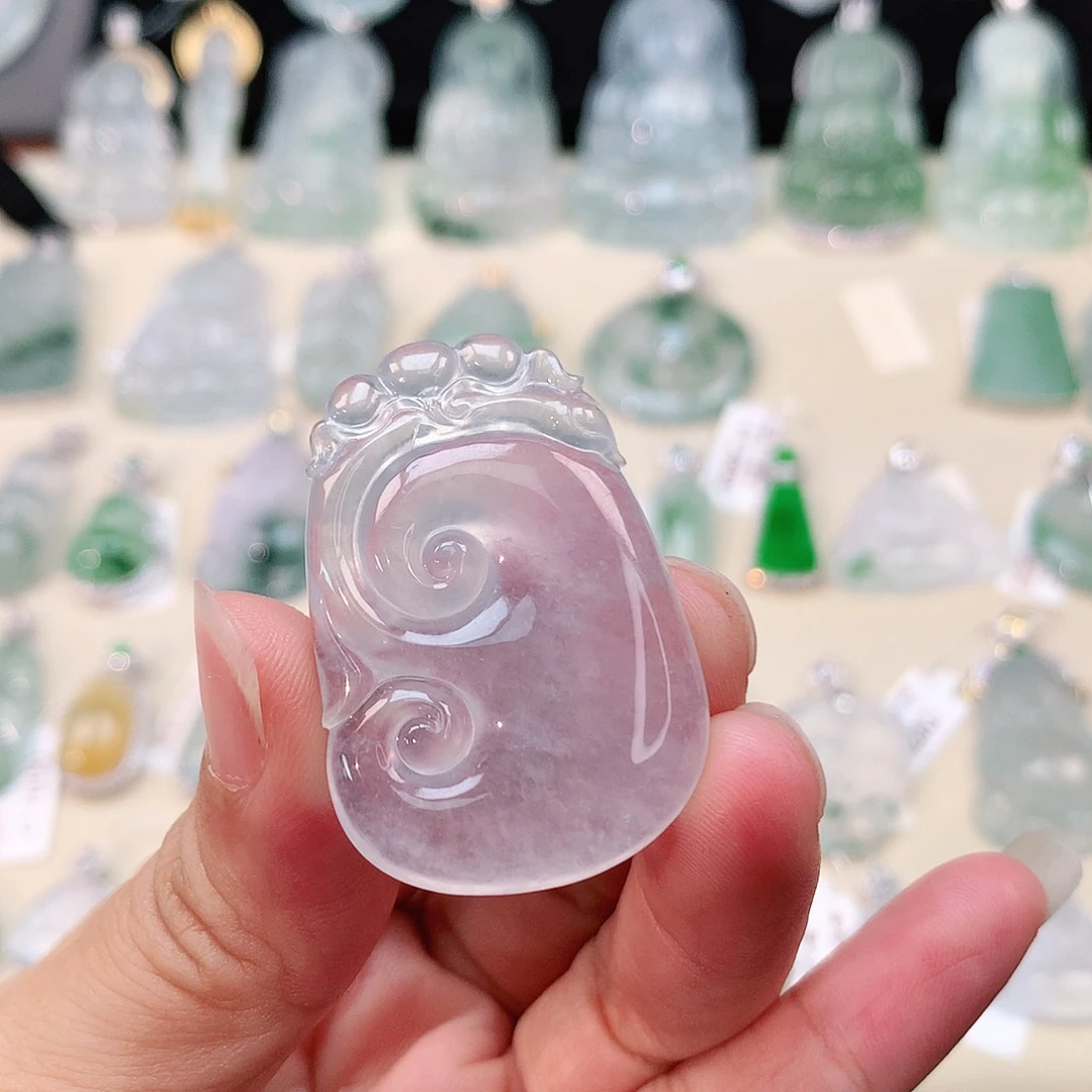 翡翠未镶嵌颈饰如意