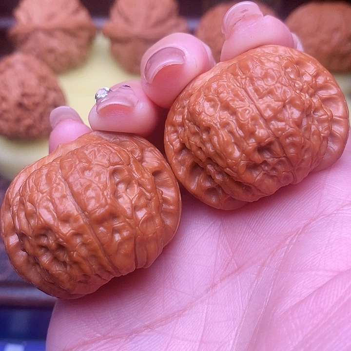 L***）把件核桃血麒麟37全