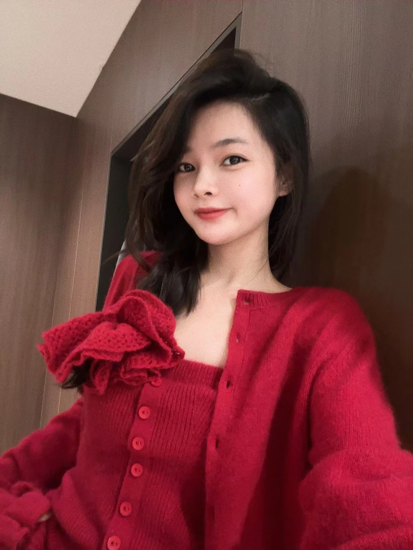 2026秋冬新款韩系温柔显瘦针织开衫叠穿针织背心半身裙三件套装