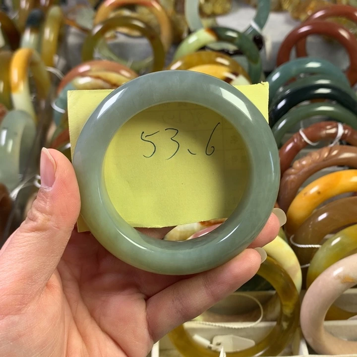 岫玉手镯未镶嵌岫玉