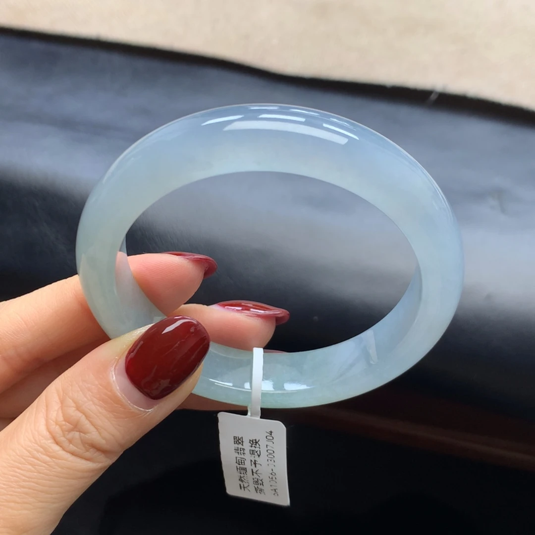 翡翠未镶嵌手镯仙气飘飘