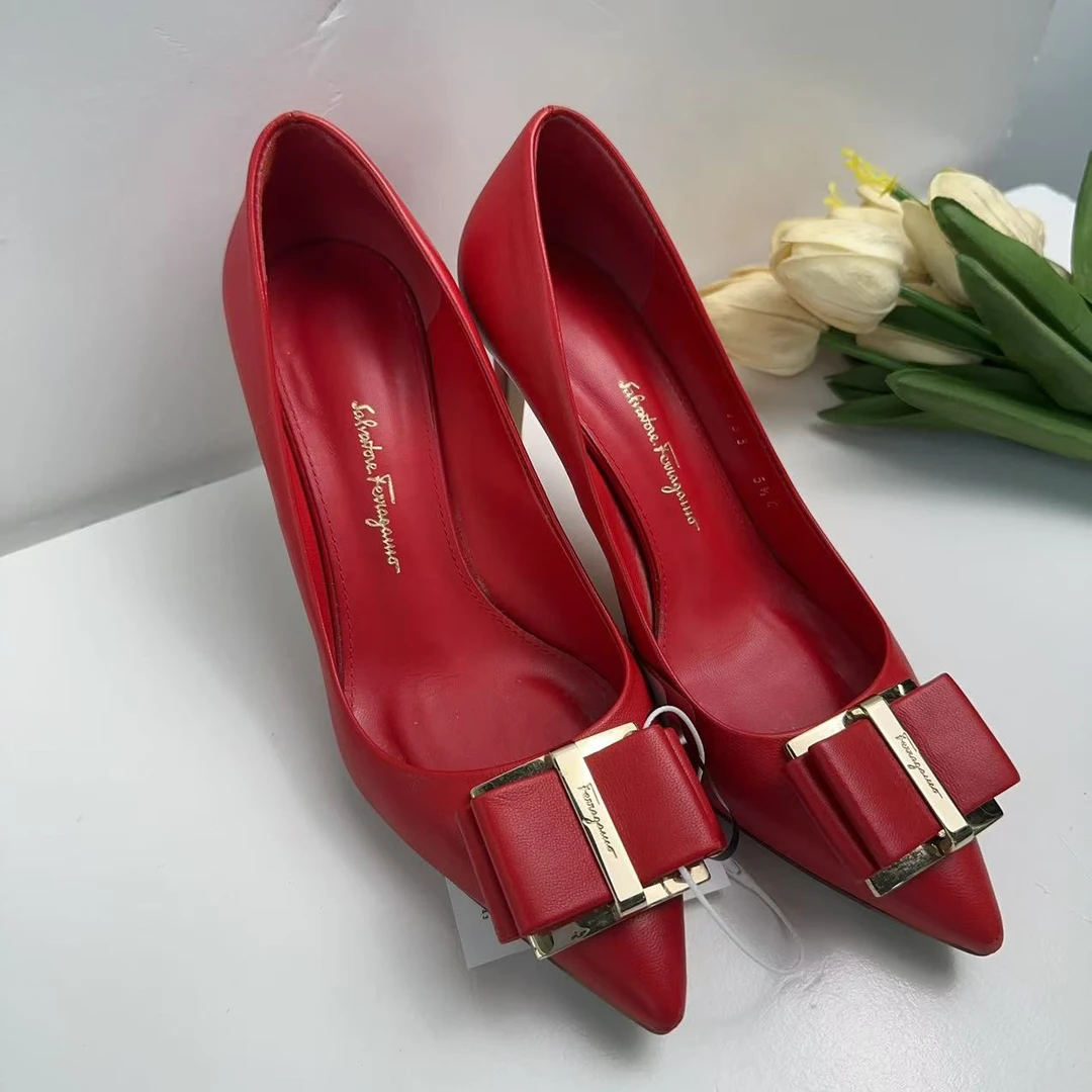 95新 FERRAGAMO/菲拉格慕 35.5码红色金属蝴蝶鞋