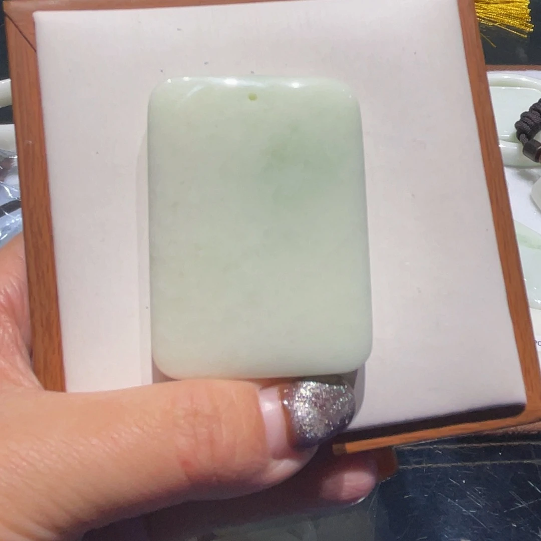 未镶嵌颈饰蓝田玉（蛇纹石化大理石玉）天*