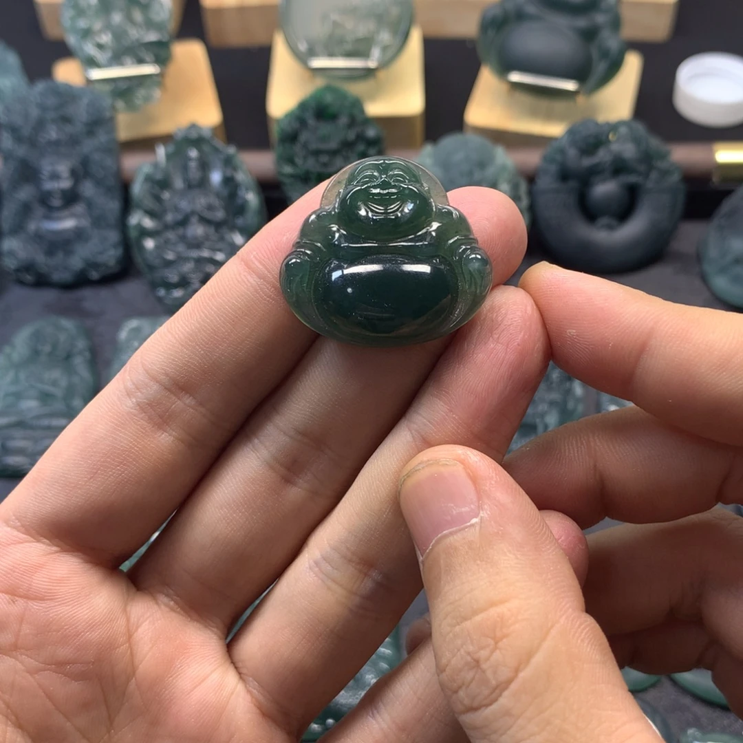 翡翠未镶嵌颈饰翡翠未镶嵌颈饰