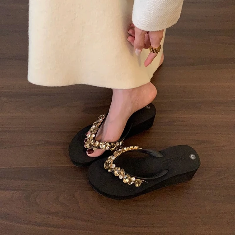 水钻人字拖夹脚拖鞋女夏外穿坡跟凉拖鞋沙滩鞋配裙子高跟凉鞋女