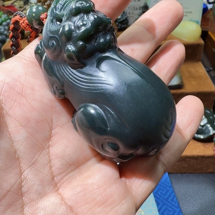 和田玉未镶嵌把件