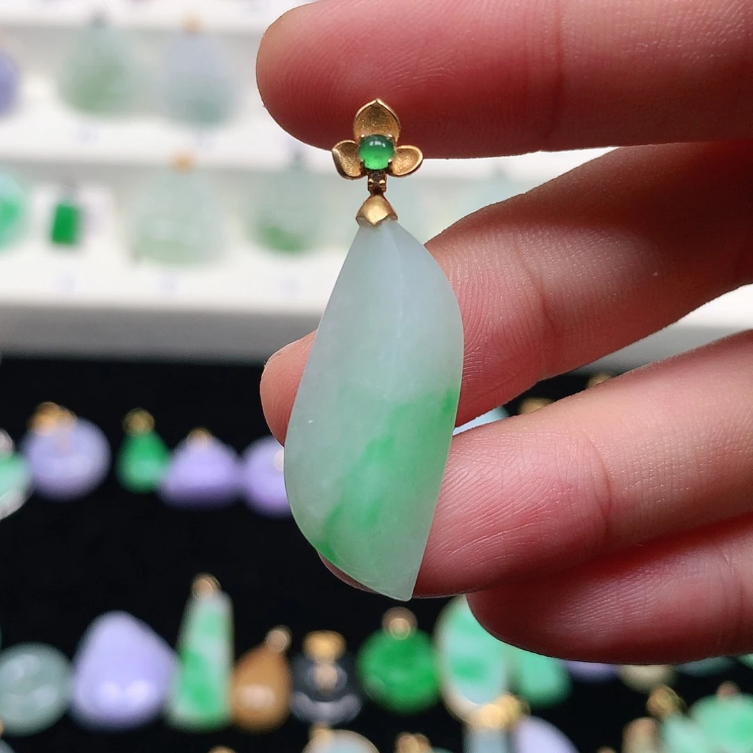 颈饰18K金镶嵌翡翠翡翠吊坠