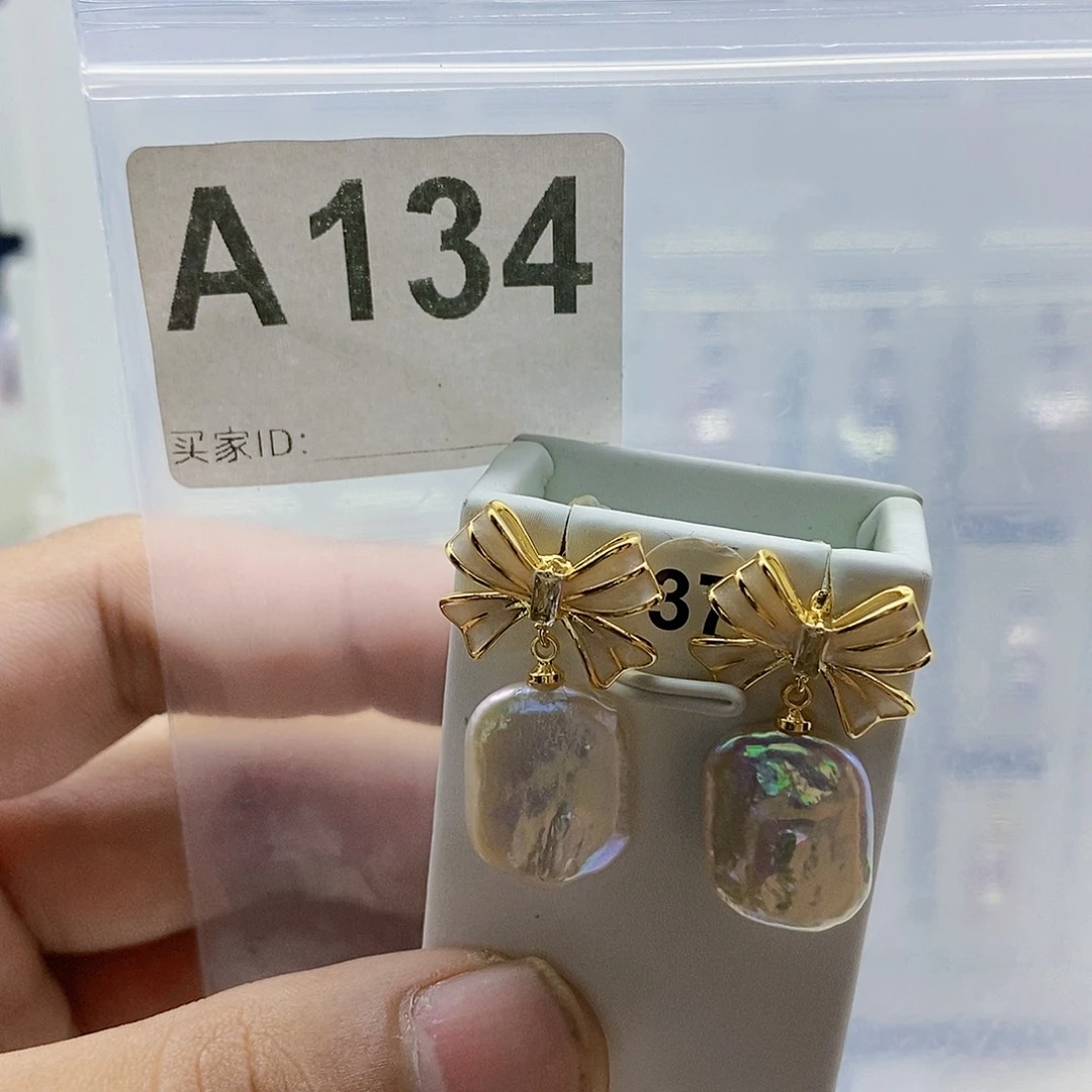淡水珍珠颈饰合金