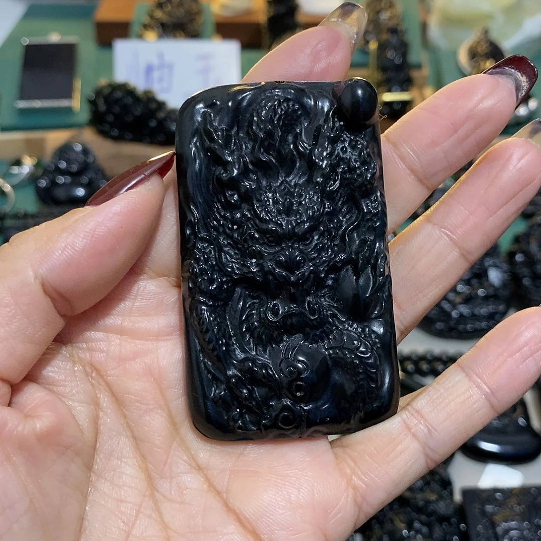 过***往蛇纹石玉未镶嵌颈饰