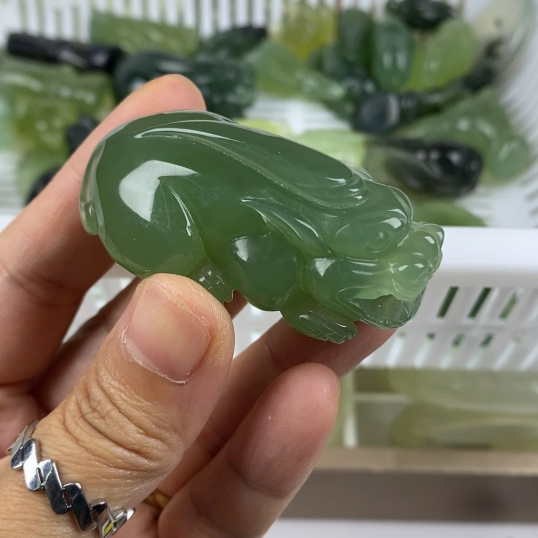 未镶嵌蛇纹石玉颈饰